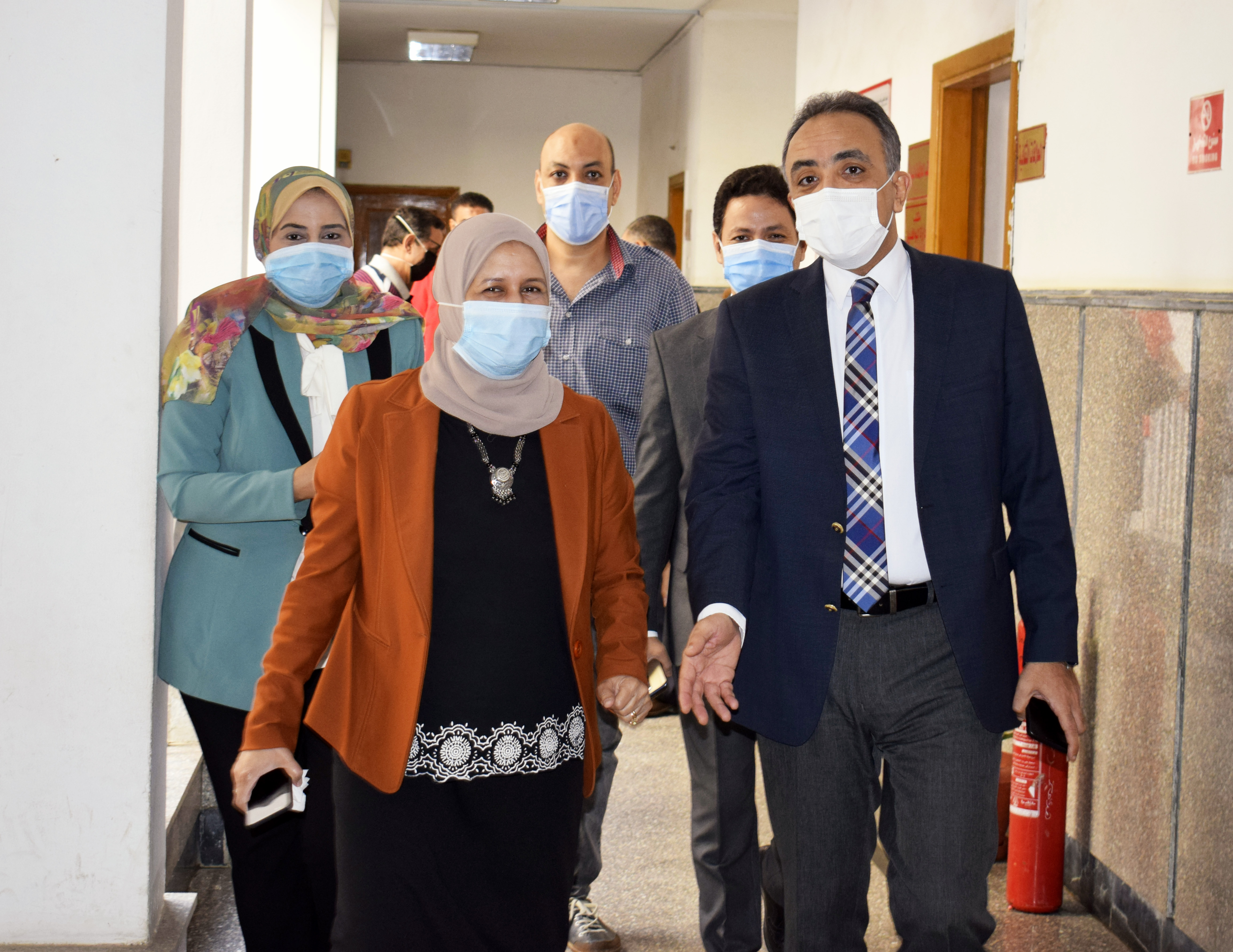 جامعة المنصورة تستعد لاستقبال الطلاب فى عام استثنائى...... نائب رئيس الجامعة فى جولة بالكليات لمتابعة اجراءات السلامة 